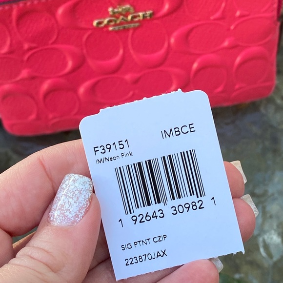 Coach Pink Logo Vernis Pink Wristlet NWT - Picture 3 of 15